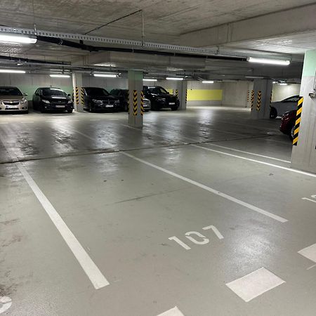 ברטיסלאבה Ein Park Apartment With Free Parking מראה חיצוני תמונה