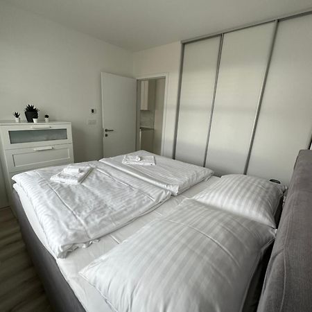 ברטיסלאבה Ein Park Apartment With Free Parking מראה חיצוני תמונה
