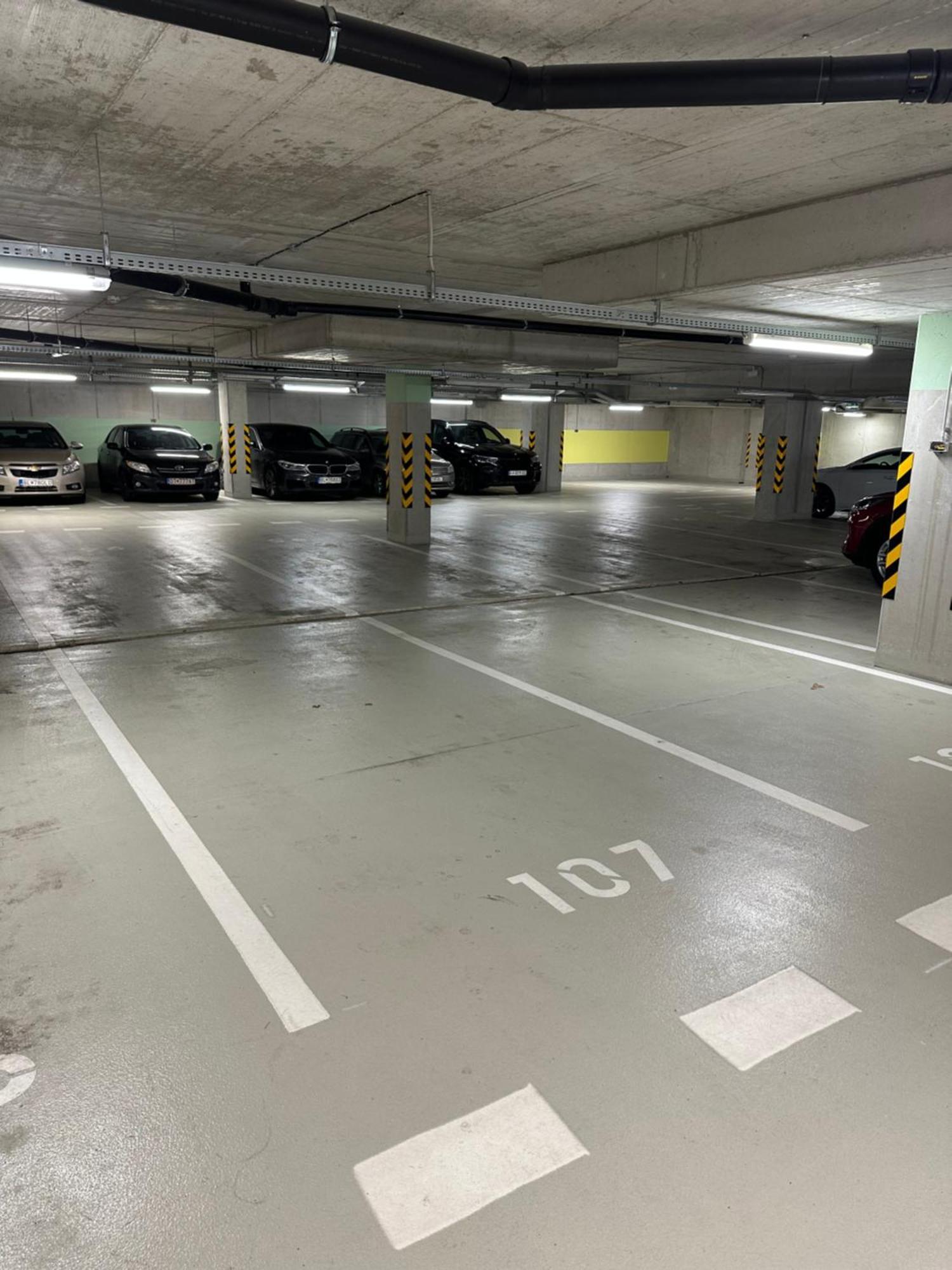 ברטיסלאבה Ein Park Apartment With Free Parking מראה חיצוני תמונה