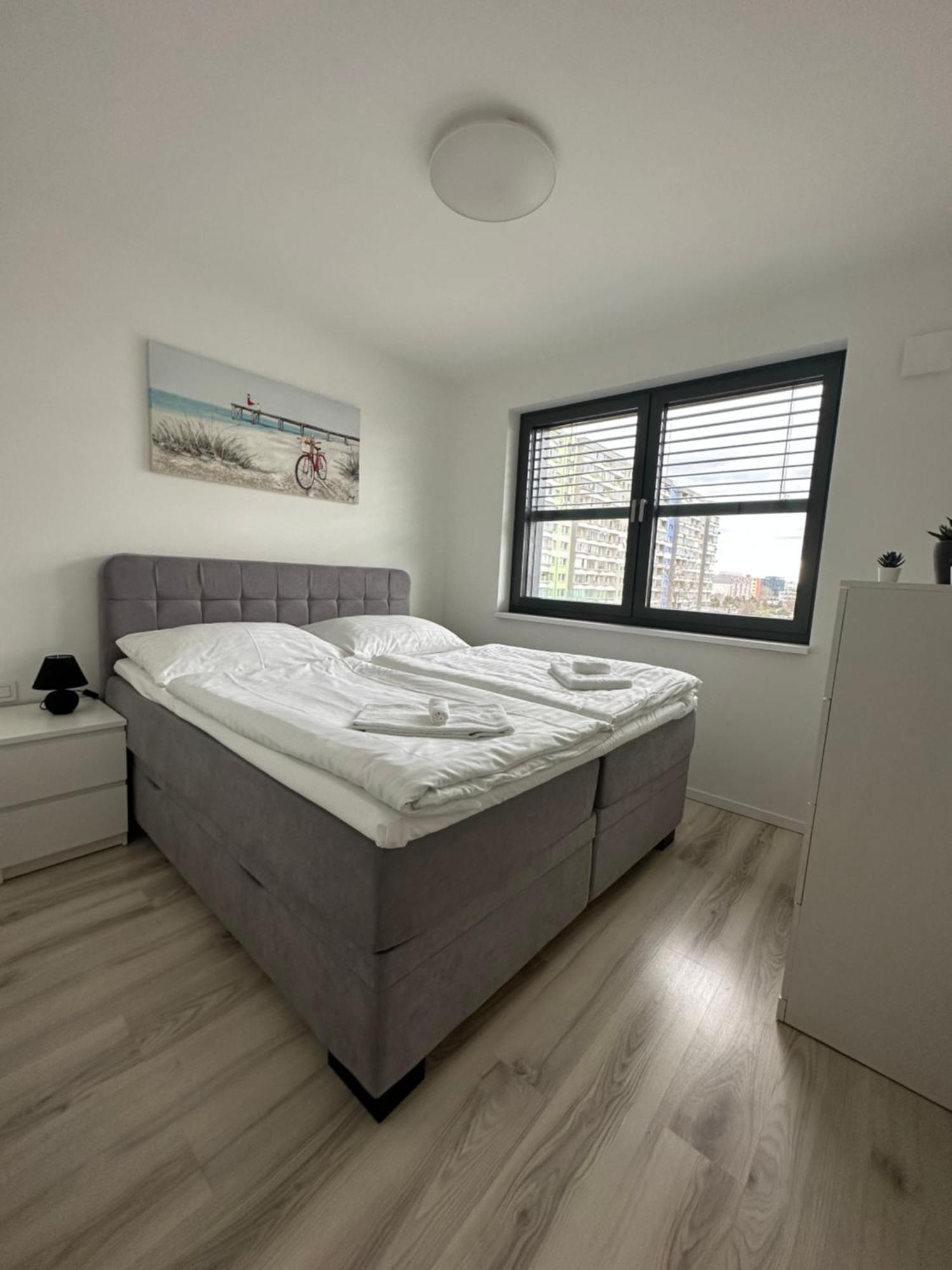 ברטיסלאבה Ein Park Apartment With Free Parking מראה חיצוני תמונה